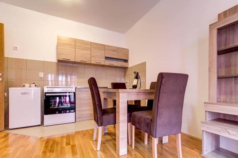 Naki Apartmani Podgorica Esterno foto